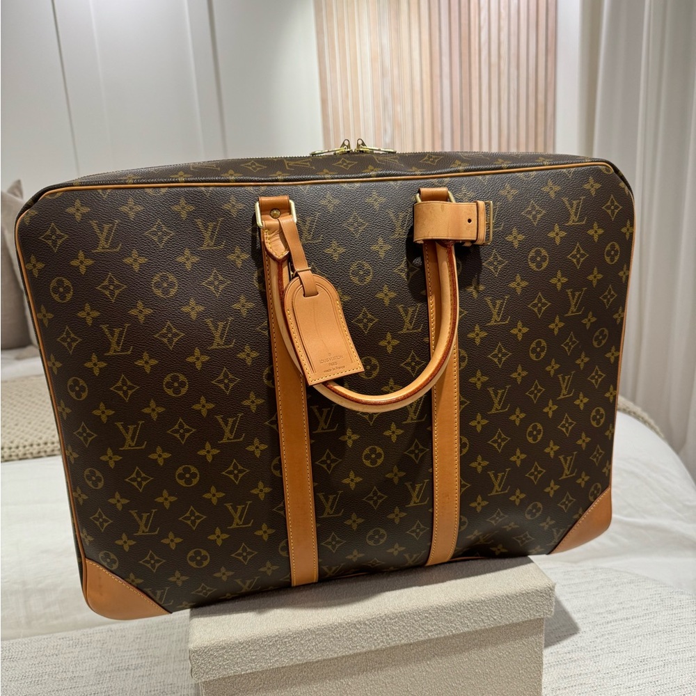 Louis Vuitton Porte Documents Voyage leather handbag